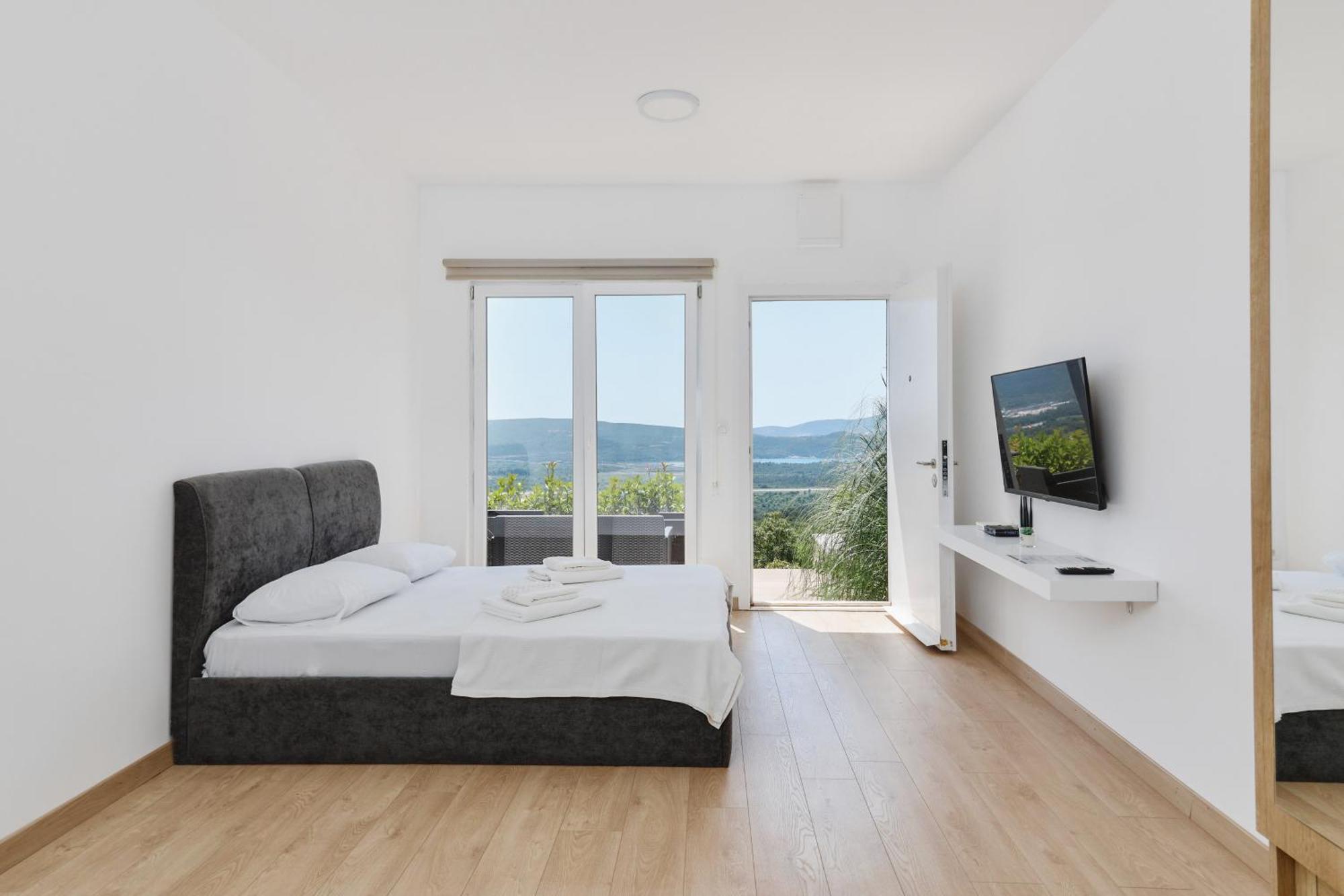 Adriatic Heights Aparthotel Kavac Exterior photo