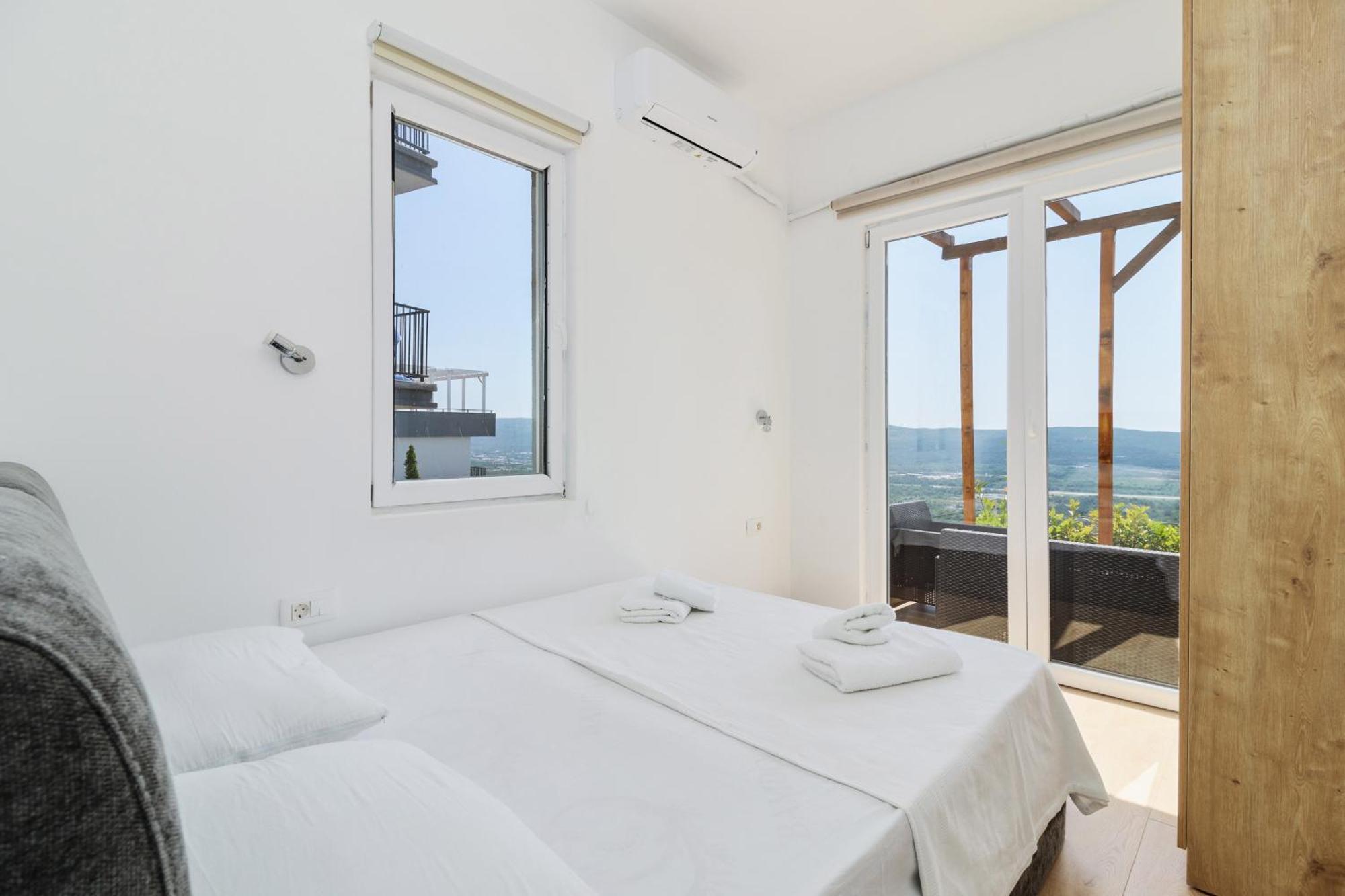 Adriatic Heights Aparthotel Kavac Exterior photo